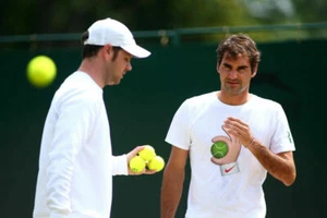 Nike Roger Federer Wimbledon Ball Emoji T-Shirt - Erwachsene XL - Bild 1 von 8