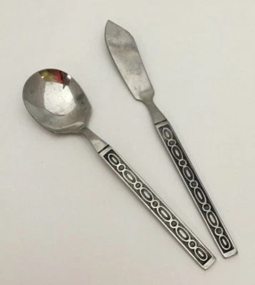 Cuchara de azúcar de acero inoxidable imperial y cuchillo de mantequilla óvalos negro acento MCM cubiertos Foto 1 de 2