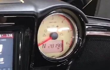 2017 Indian Roadmaster Speedometer Odometer Gauge 28,198 miles - Image 1 of 4