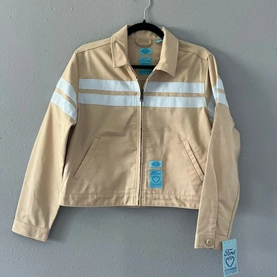 全新带标签 Dickies x 福特女式棕褐色工作夹克尺寸 S /P Syd’s Garage Sydney Sweeney — 第 1/4 张图片