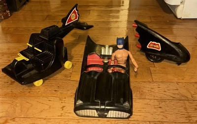 Lote de vehículos y figuras Mego Batman 1974 batimóvil baticóptero baticiclo piezas reparación Foto 1 de 4