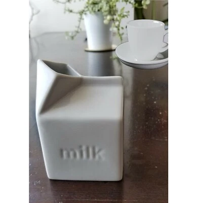 Jarra para servir crema/leche de cartón de leche blanco de porcelana 9 oz Foto 1 de 4