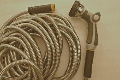 50-футовая насадка для садового водяного шланга из нержавеющей стали металлическая высокопрочная никогда не изгибается и не протекает - Изображение 1 из 4