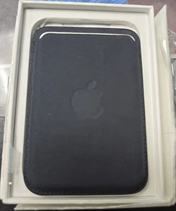Apple iPhone FineWoven Wallet with MagSafe - Black - Photo 1 sur 4