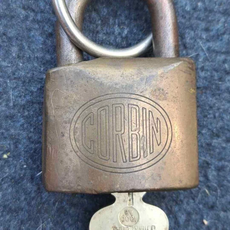 CANDADO CERRADURA LATÓN CORBIN INDUSTRIAL VINTAGE CON LLAVE FUNCIONANDO Foto 1 de 1