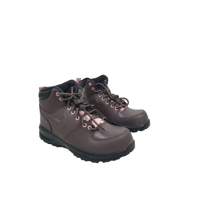 Nike Niñas Grandes Niños Manoa Botas de Cuero en Violeta Mineral/Gris Humo Oscuro-Talla 5Y Foto 1 de 4