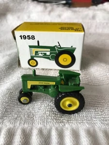 John Deere 1958 Tractor Miniature Diecast Replica 1/64 - Picture 1 of 2
