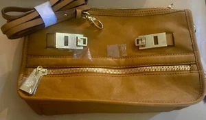 Mischa Barton schöne Neu mit Etikett Glendale XBody Tasche Senftaschen Tragegurt RR $ 65,00 - Bild 1 von 3