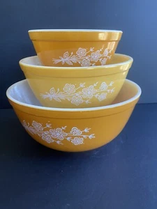 3 Vintage PYREX Butterfly Gold Nesting Mixing Bowls #401, 402 & 403 - Picture 1 of 8