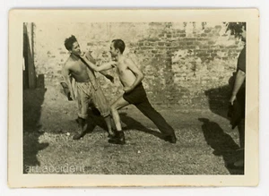Snapshot - SCRUFFY FIGHT. Original Vintage Found Photo 1930s Men Gay Int - Picture 1 of 2