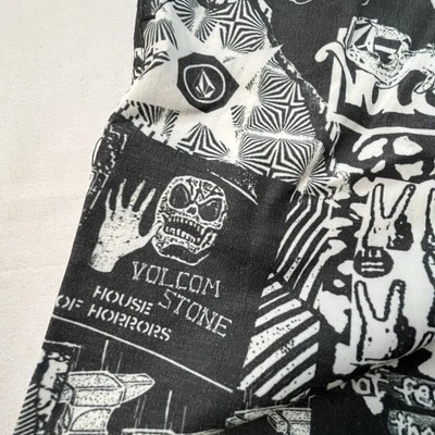 NEW Small VOLCOM REFUTE STONEY TRUNKS - BLACK - Image 1 of 4