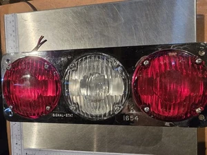 NEW Genuine Signal-Stat 1654: 3 Light Tail Backup Lamp Enclosure - Picture 1 of 3