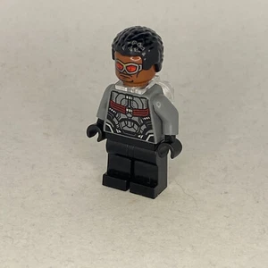 Falcon minifigure gray and black suit LEGO Marvel Avengers 76104 - Picture 1 of 4