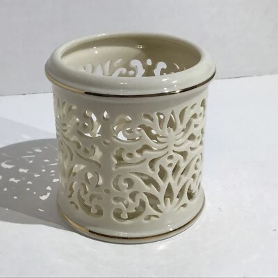 Castiçal Lenox Votive porcelana branca com acabamento dourado 3" de altura  - Imagem 1 de 4