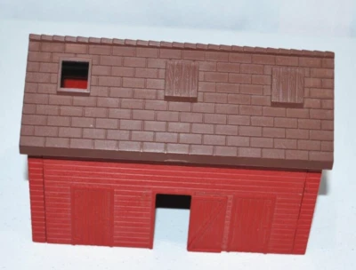 1/64 ERTL Farm Country Red Grain Building with Brown Roof (Building Only) - Image 1 of 4