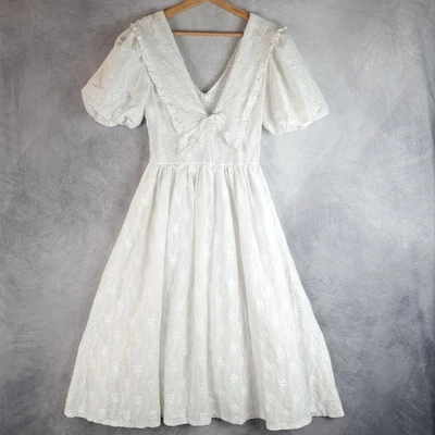 Vestido Zara Para Mujer Mediano Blanco Ojales Manga Abullonada Cuello Cintura Calado Midi Boho Foto 1 de 4