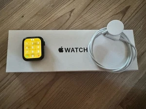 Apple Watch SE (2nd Generation) 44mm A2723 | Midnight Aluminum | GPS ONLY. - Photo 1 sur 5