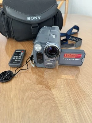 Sony Handycam Camcorder Hi8 Video Camera - CCD - TRV228E - Image 1 of 4