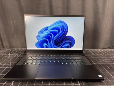 Razer Blade 15 (RZ09-02386) Laptop - Core i7-8750H - 1070 - 16GB RAM - 512GB SSD - Image 1 of 4