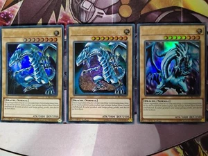 3x BLAUÄUGIGER W. DRACHE - LCKC-DE001 Ultra Rare / 1. Auflage Near Mint Playset - Bild 1 von 5