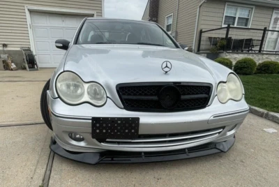 Soporte de montaje de matrícula de gancho de remolque para parachoques para Mercedes-Benz Clase C 2001-2007 Foto 1 de 4