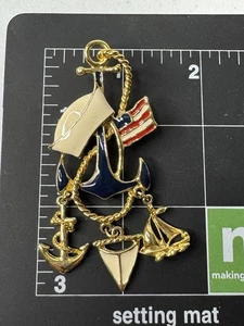 Broche Náutico Vintage Años 80 Prendedor Rojo Blanco Azul Americana Marinero Sombrero Ancla 3" - Imagen 1 de 3