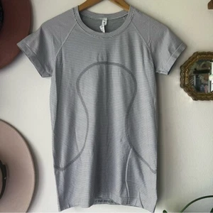 Lululemon Swiftly Tech Short Sleeve Breeze Black White Striped Women's Size 8 - Imagen 1 de 7