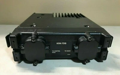 Radio UHF Kenwood TK-890 450-490 MHz con montaje remoto de doble banda KRK-7DB Foto 1 de 4