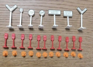 Vintage Large Lot of 29 Plastic Railroad Signs, Mail boxes & Fire Hydrants. - Picture 1 of 4