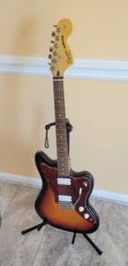 Fender Squier Jagmaster Guitar in Excellent Condition - Picture 1 of 8