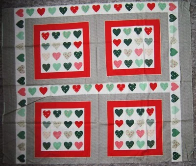 Corazones Vintage 4-12 1/2" Cuadrados con Borde en Panel de Tela Verde 36" X 44" Foto 1 de 2