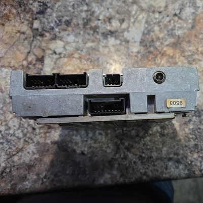 Amplificador/módulo de controle de rádio F50F-18C851-AF Lincoln Continental 1995-1997 - Imagem 1 de 3