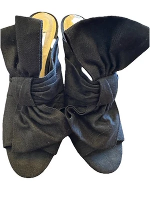 Saks Fifth Ave. Tacones de tela negros arco completo punta abierta redonda 6,5 B hechos en Italia Foto 1 de 4