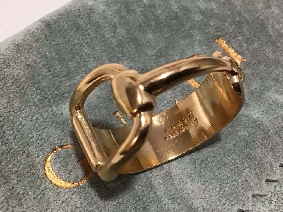 ANILLO SOPORTE BUFANDA FIRMADO GUCCI / Bolso protector Gucci Foto 1 de 4