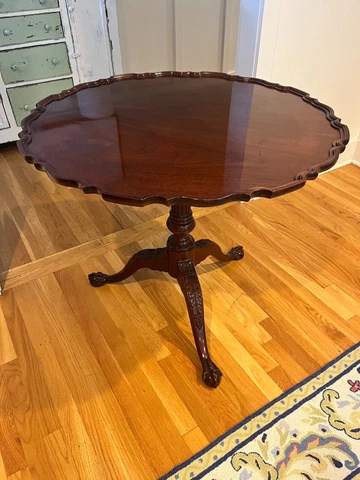 Baker Historic Charleston Carved Chippendale Hahogany Pie Crust Tilt Top Table Cover