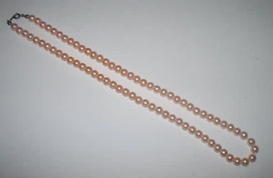 VINTAGE LIGHT PINK 17" LONG 5/8" FAUX PEAR L NECKLACE - Foto 1 di 3