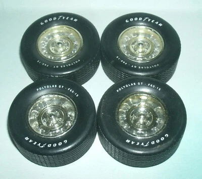 Juego de neumáticos Goodyear Polyglas escala 1/18 en ruedas Plymouth 'cuda 1970 (4) Ertl Foto 1 de 4