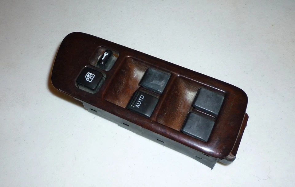 96 97 98 99 INFINITI I30 MAXIMA 电源窗主开关玻璃 — 第 1/1 张图片