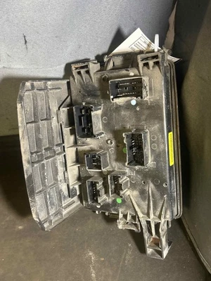 Fits 2008 Dodge Magnum Engine Fuse Box OEM:04692170AG Foto 1 de 4