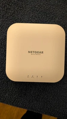 Netgear Switch Smart 8 Porte Gigabit PoE+ e WiFi 6 AX 1800 PoE WAX 214 AP - Immagine 1 di 4