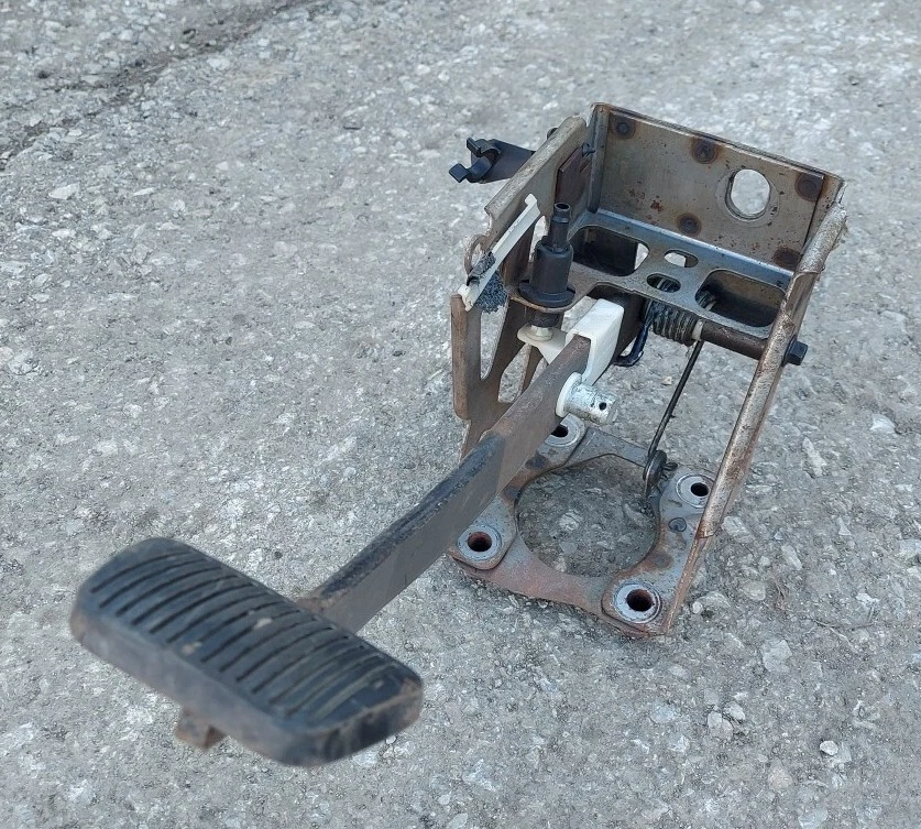 Ford Mustang GT 1994 1995 5,0 transmisión automática conjunto de pedal de freno Foto 1 de 4