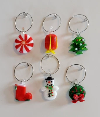Juego de 6 dijes de copa de vino conjunto de dijes de vidrio soplado de Navidad Foto 1 de 4