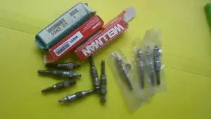 4 x NEW Glow Plugs for Peugeot 504 2.3L XD2 Diesel Engine 1975~1982 IN AUSTRALI - Picture 1 of 3