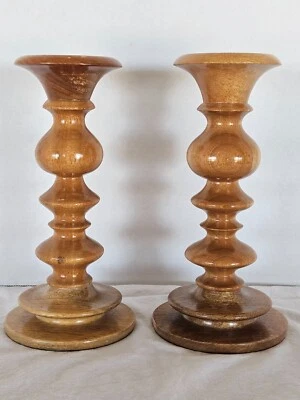Dos (2) Candelabros Pilar Pottery Barn Torneados Madera Frutal 11" Alto Tamaño Mediano Foto 1 de 4