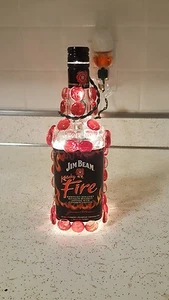 Bottiglia vuota accesa Jim Beam Kentucky Fire. - Foto 1 di 5