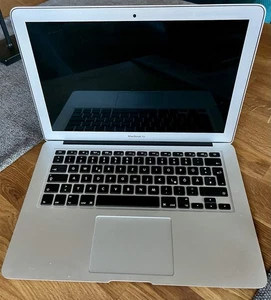 Apple MacBook Air 13,3 Zoll 2017 (1.8 GHz CPU, 8GB RAM, 128GB SSD) - Silber - Bild 1 von 11