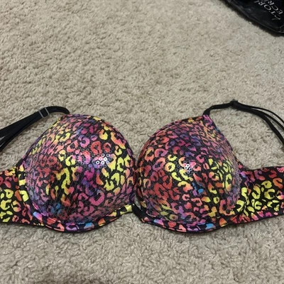 Sujetador push-up Victoria’s Secret rosa arco iris con lentejuelas estampado de leopardo 34C Foto 1 de 4