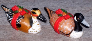 Pair of Vintage Christmas Duck Figurines. Marked Hong Kong - Picture 1 of 5