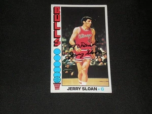 HOF JERRY SLOAN 1976-77 TOPPS SIGNED AUTOGRAPHED CARD #123 CHICAGO BULLS - Picture 1 of 1