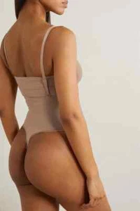 Body SKIMS Core Control Cintura Alta Tanga Correas Ajustables Talla Grande Beige - Imagen 1 de 6